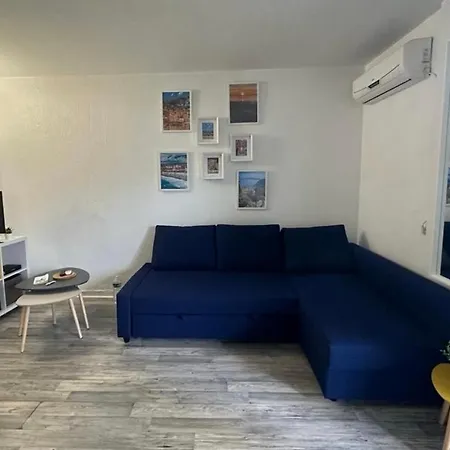 Bright Studio With Balcony At The Foot Of The Sea Apartment *