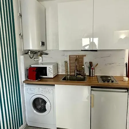 Bright Studio With Balcony At The Foot Of The Sea Apartment