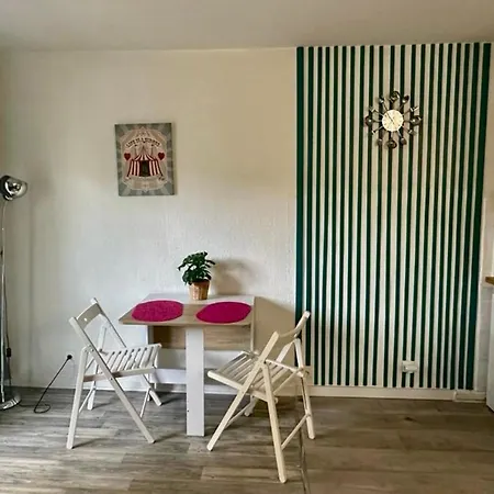 Bright Studio With Balcony At The Foot Of The Sea Nice